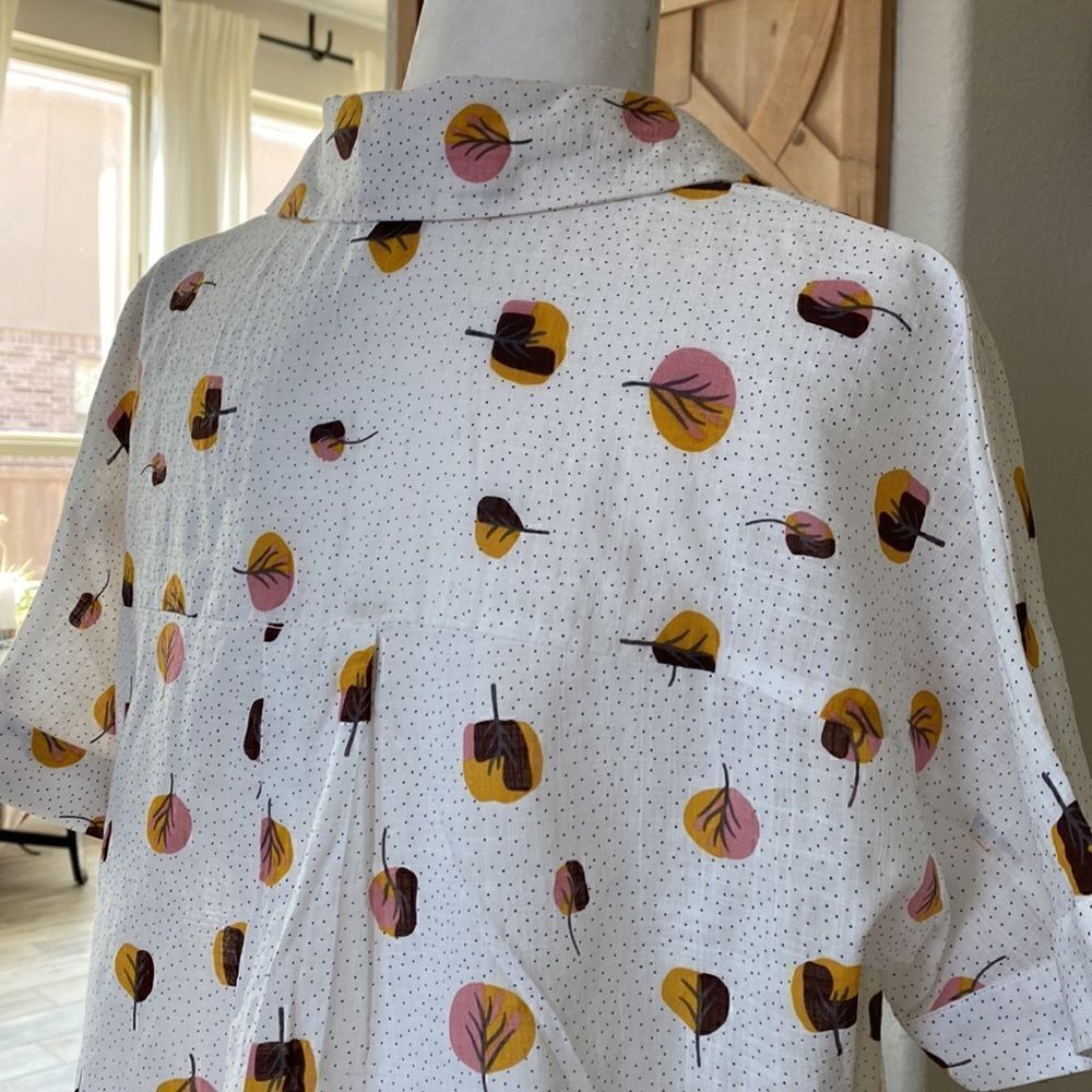 NWOT Hailey & Co Short Sleeve Collar Button Down Polka Dot Leaves/Trees Button S - Picture 10 of 12